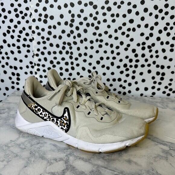 Nike Legend Essential 2 Premium - Picture 4 of 6